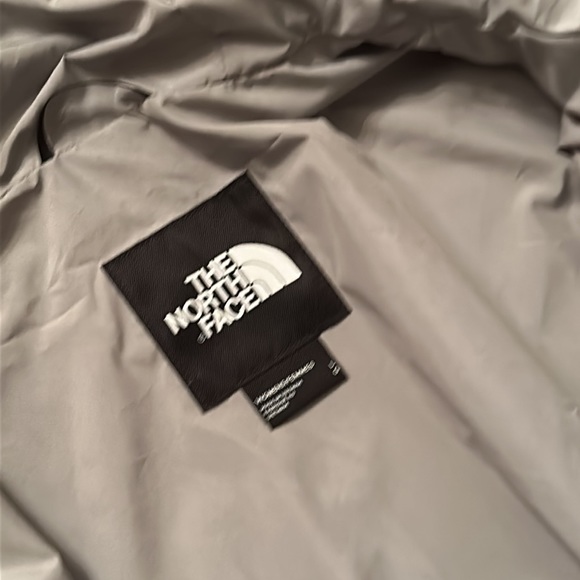 NEW THE NORTH FACE Women's City Breeze Rain Parka Coat - size Large - Picture 9 of 9